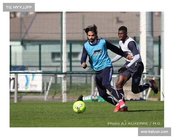 欧塞尔防守端专项演练加强 边路协防与定位球防守成改进重点 欧塞尔防守端专项演练加强 边路协防与定位球防守成改进重点